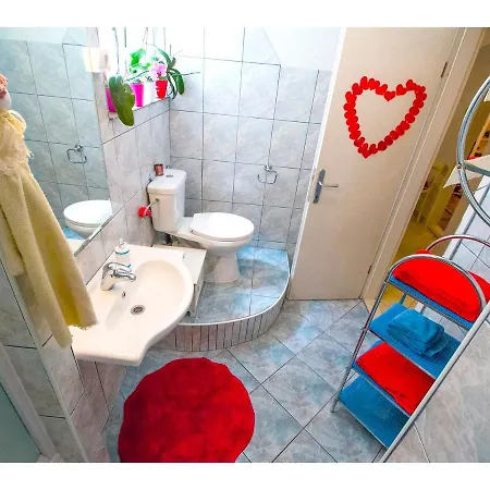 아파트 Modern In The Heart Of With Private Garden