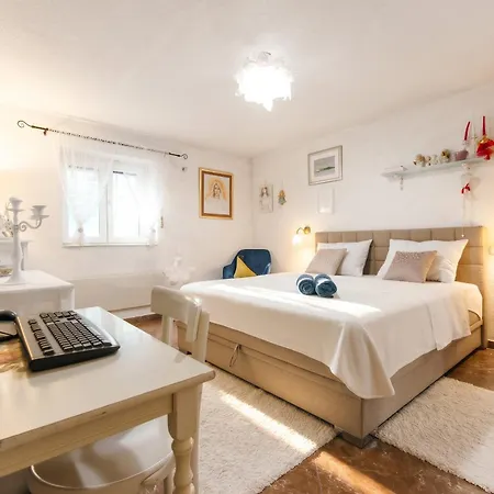 Modern In The Heart Of With Private Garden