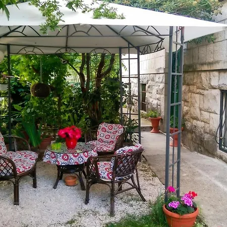 Modern In The Heart Of With Private Garden Split
